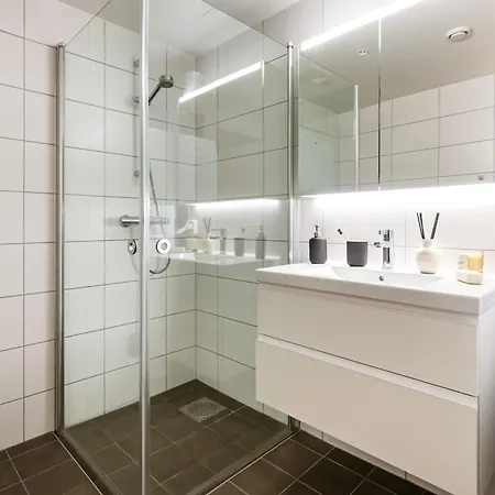 Roomsly - Flat With Private Balcony Leilighet