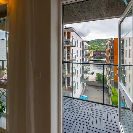 Roomsly - Flat With Private Balcony * Bergen