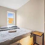 Roomsly - Flat With Private Balcony