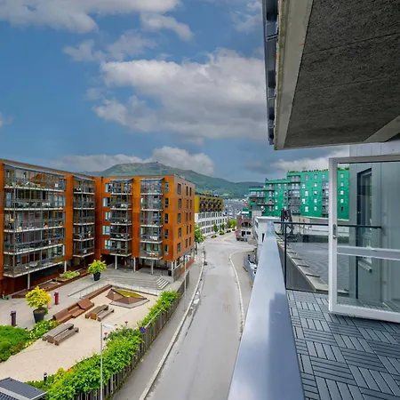 Roomsly - Flat With Private Balcony Apartment *