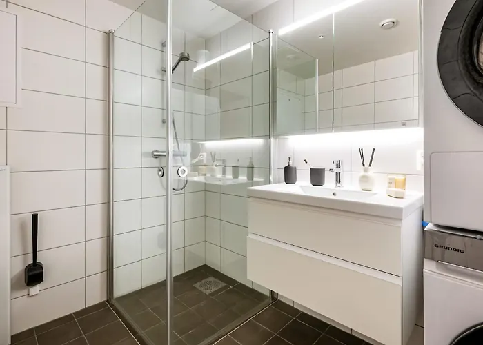 Roomsly - Flat With Private Balcony 아파트