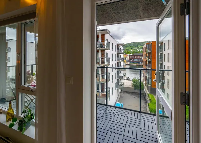 Roomsly - Flat With Private Balcony * 베르겐